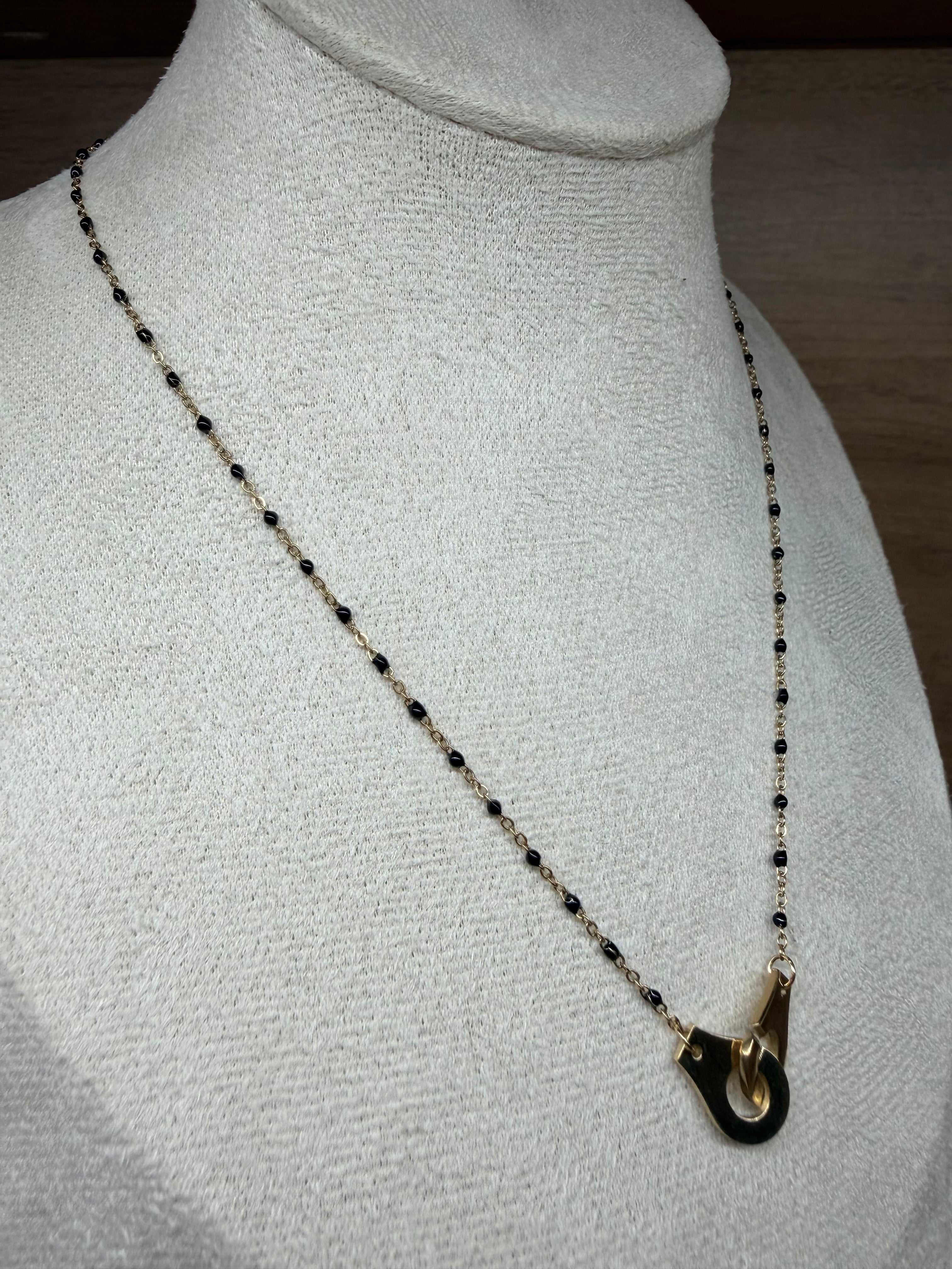 Collier Chaine Acier Inoxydable Doré - Pendentif Menottes et Perles Noires