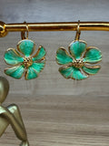 Boucles d'Oreilles Pendantes Acier Inoxydable Doré - Motifs Fleurs Vertes Nacrées