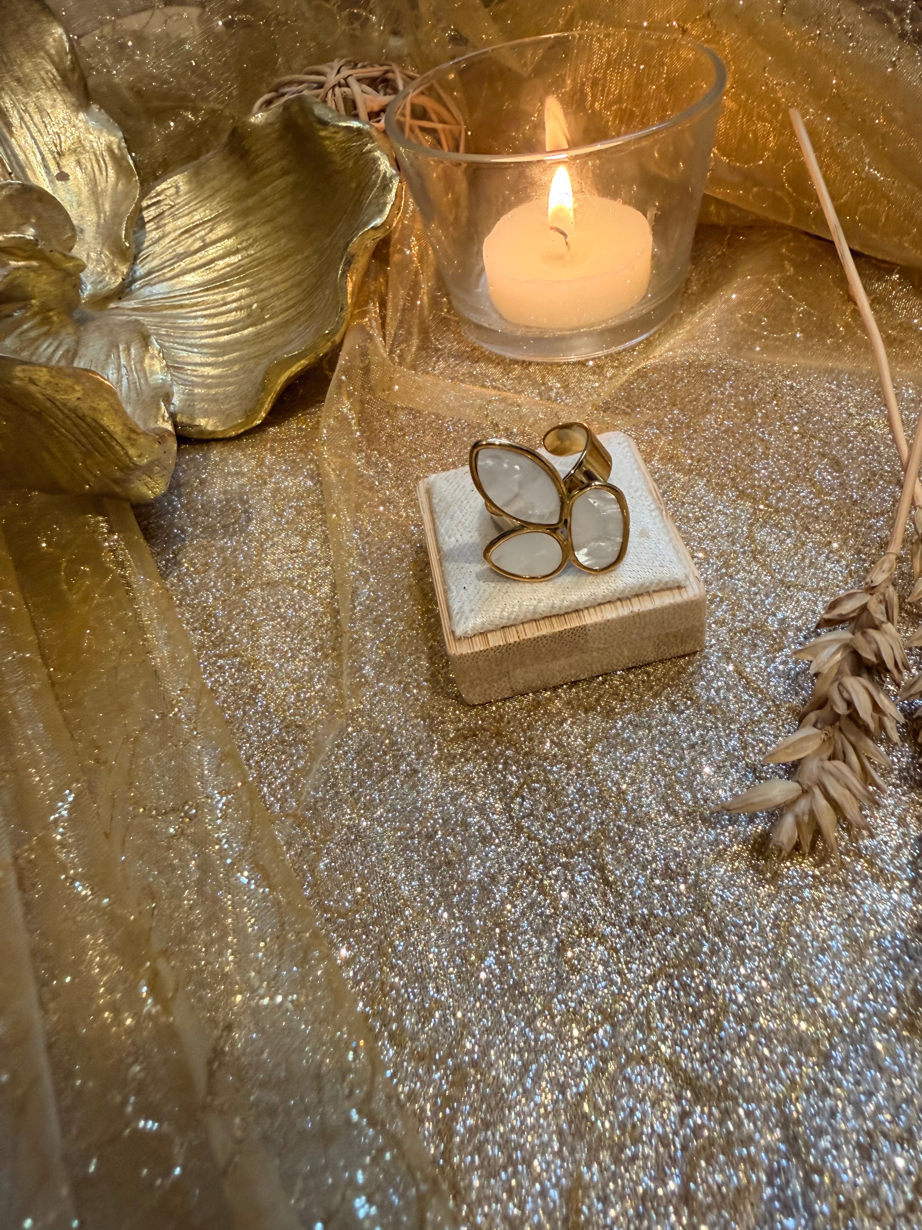 Bague Ajustable Dorée – Nacre Triple