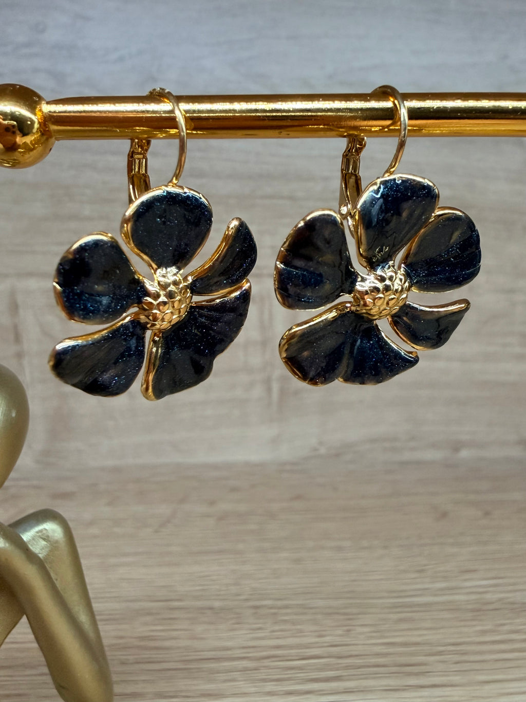 Boucles d'Oreilles Pendantes Acier Inoxydable Doré - Motifs Fleurs Noires Pailletées