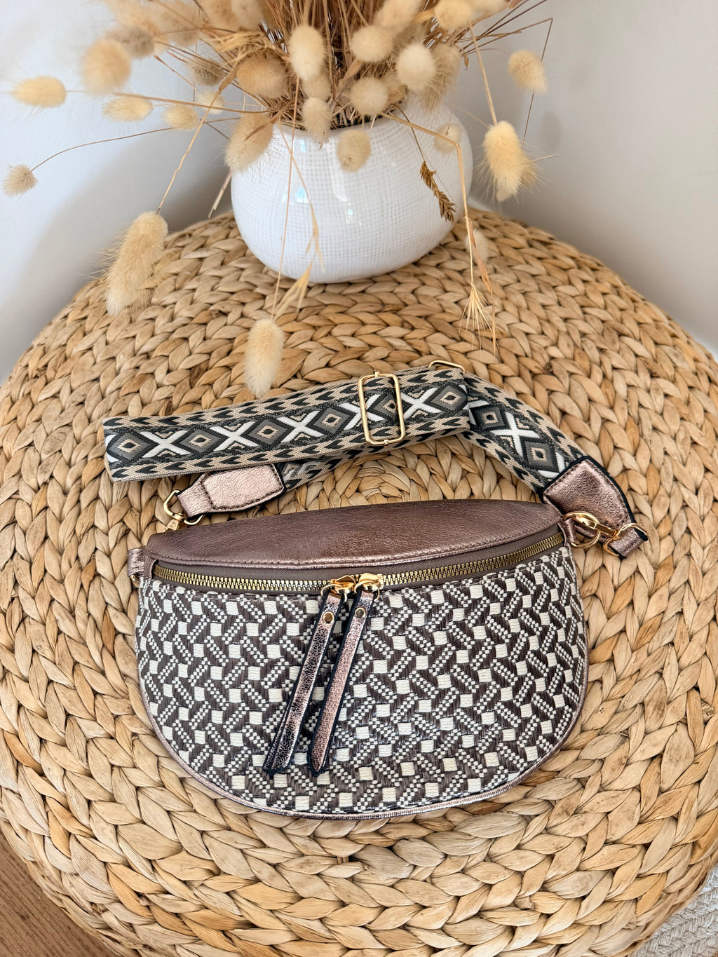 Sac Banane Bohème – Motif Géométrique Noir & Vieux Rose