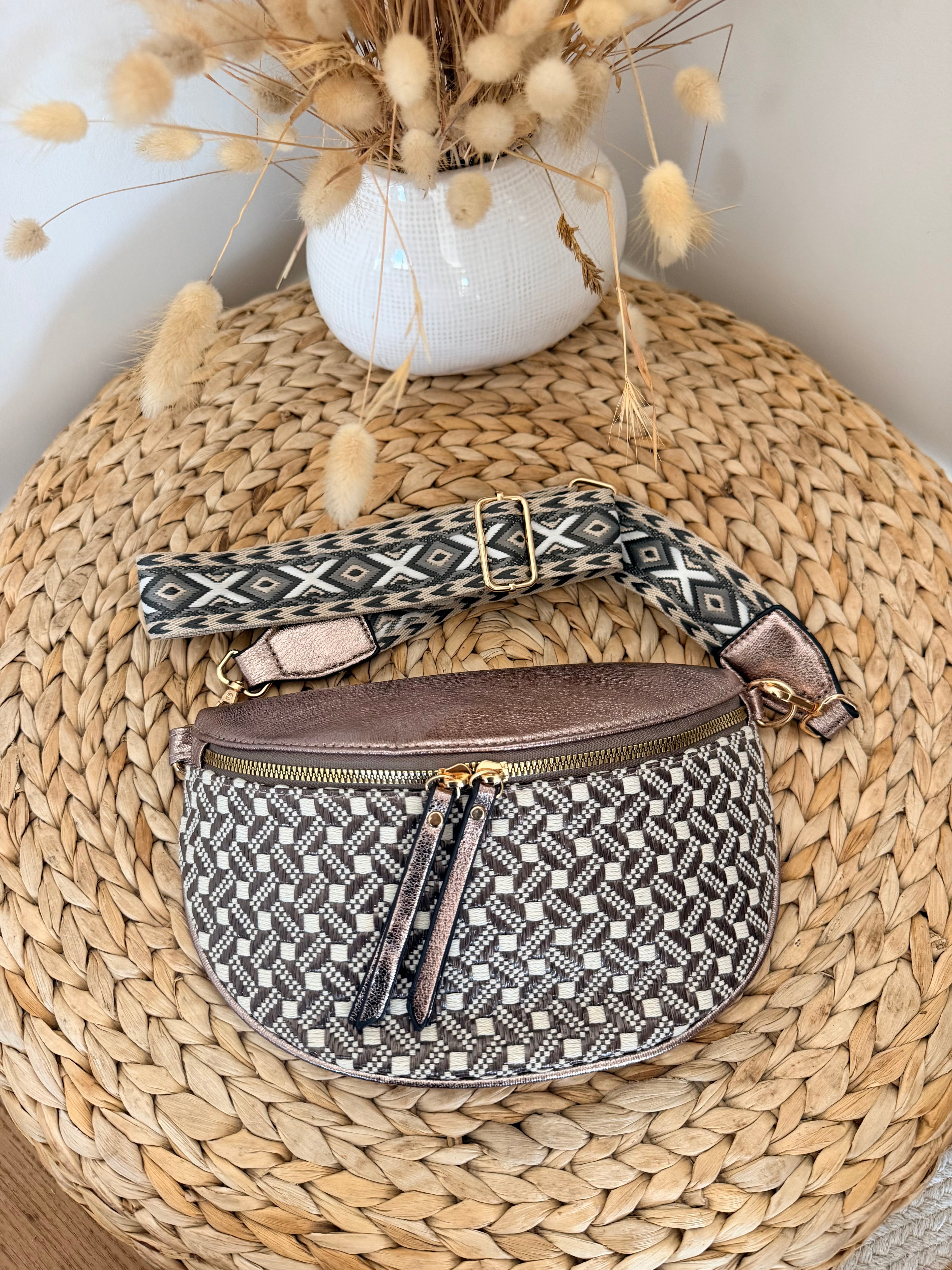 Sac Banane Bohème – Motif Géométrique Noir & Vieux Rose