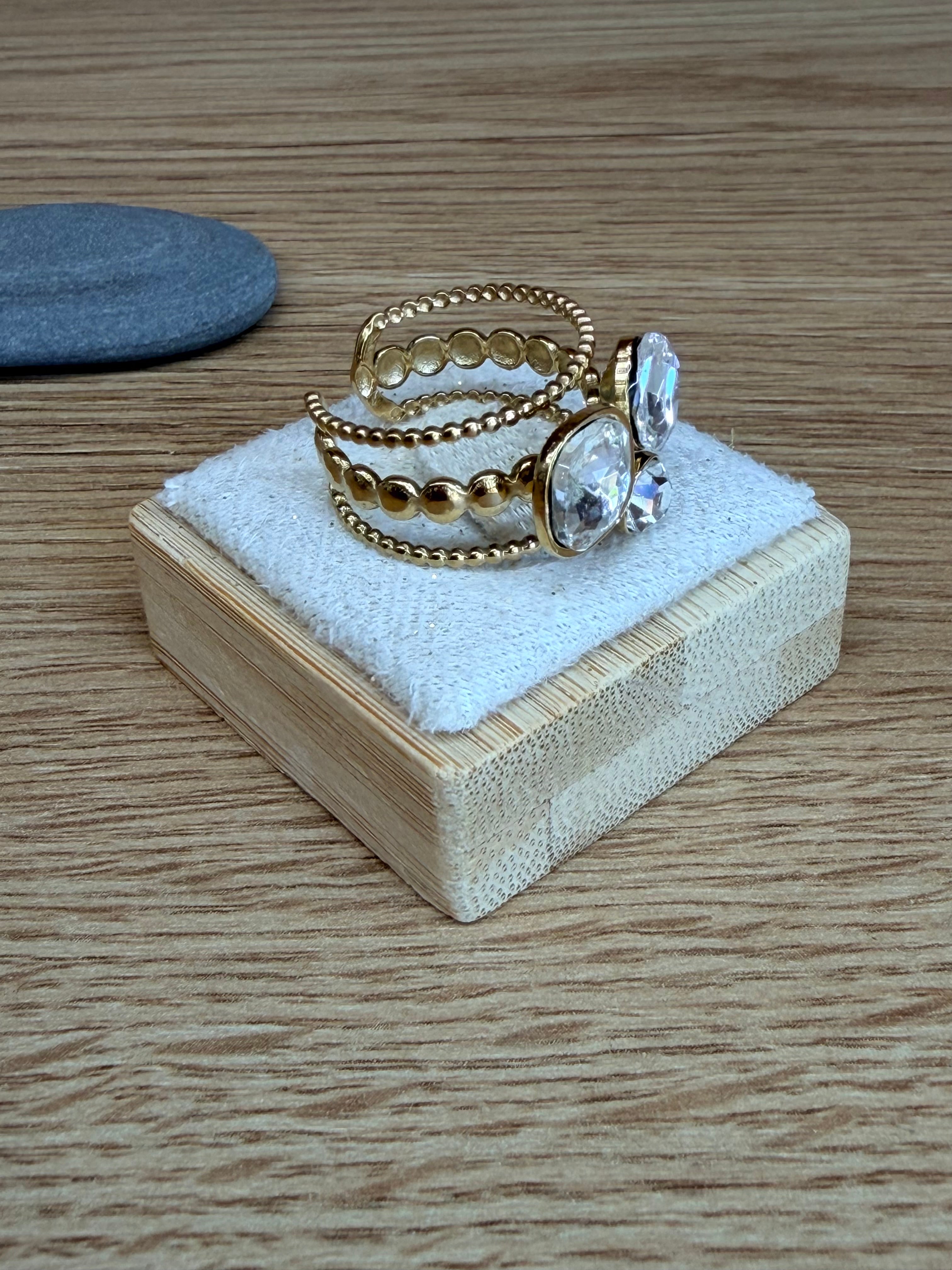 Bague Ajustable Trio d’Ornements – Acier Inoxydable Doré