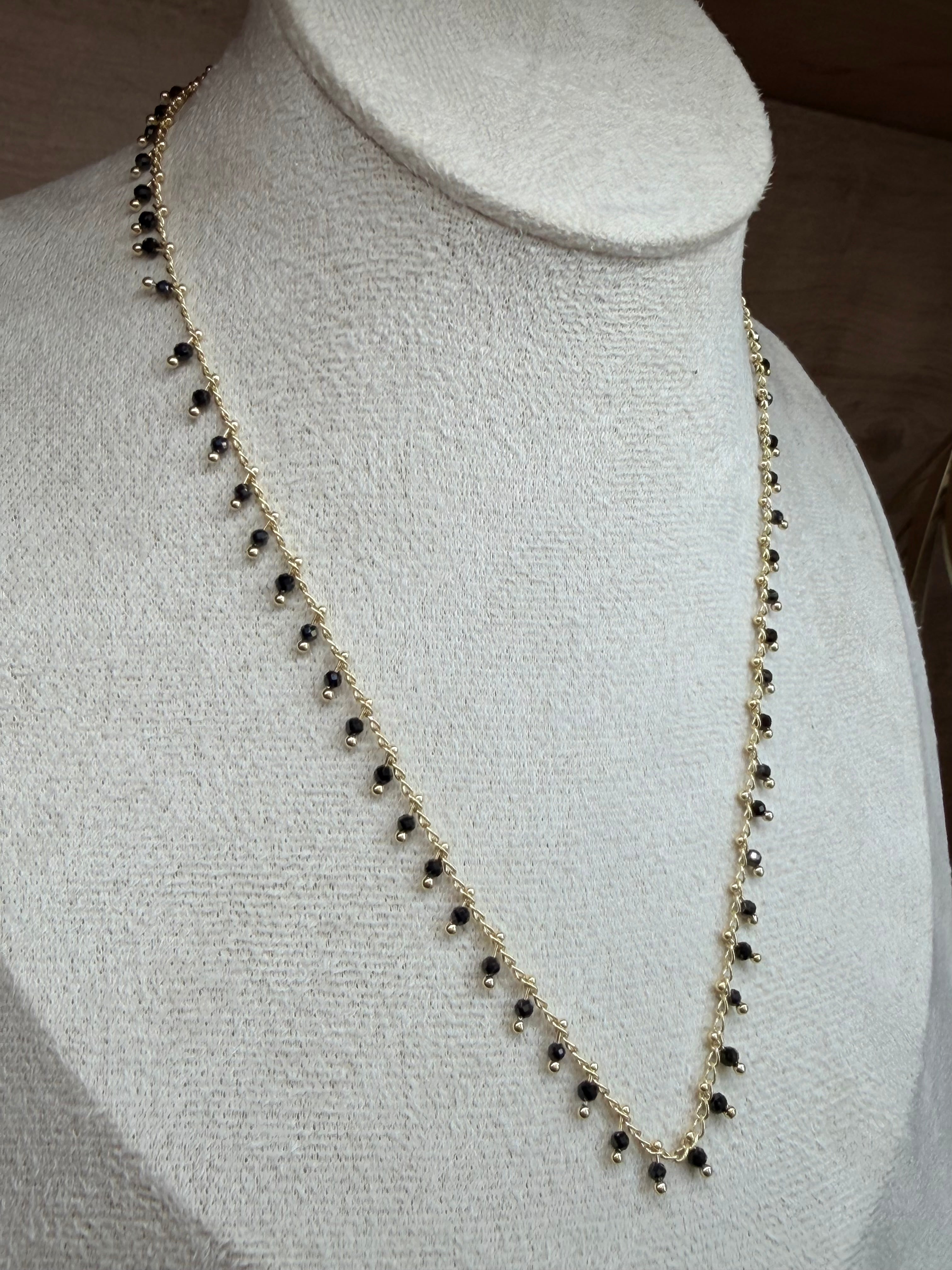 Collier Acier Inoxydable Doré et Perles Noires