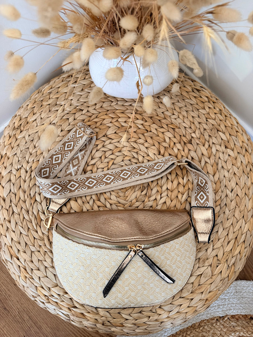 Sac Banane Bohème – Motif Tressé Doré