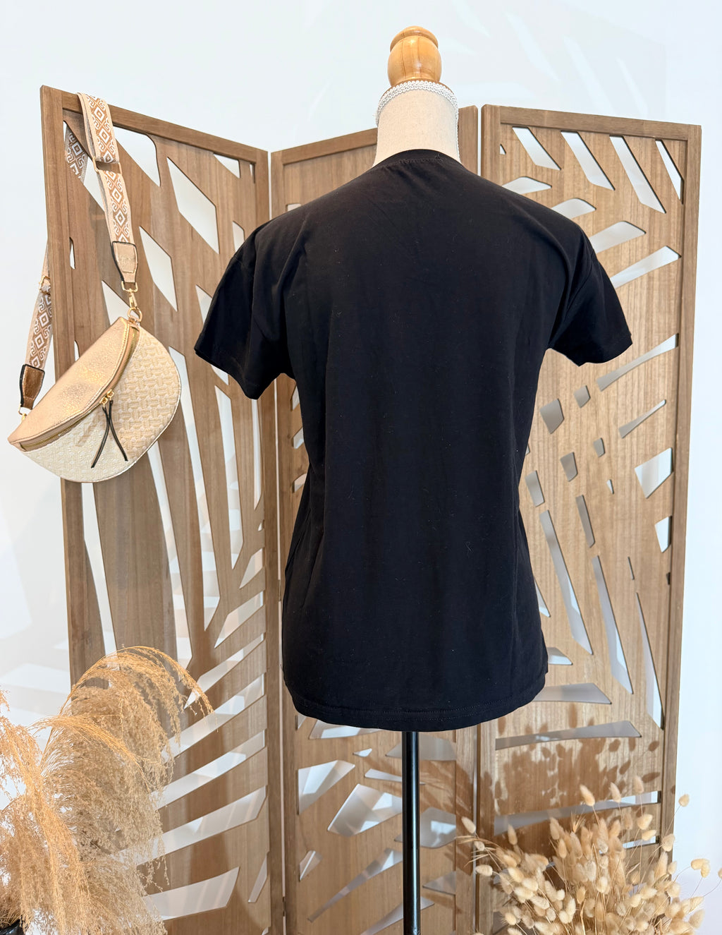 T-Shirt Noir à Motifs Brodés et Sequins Dorés