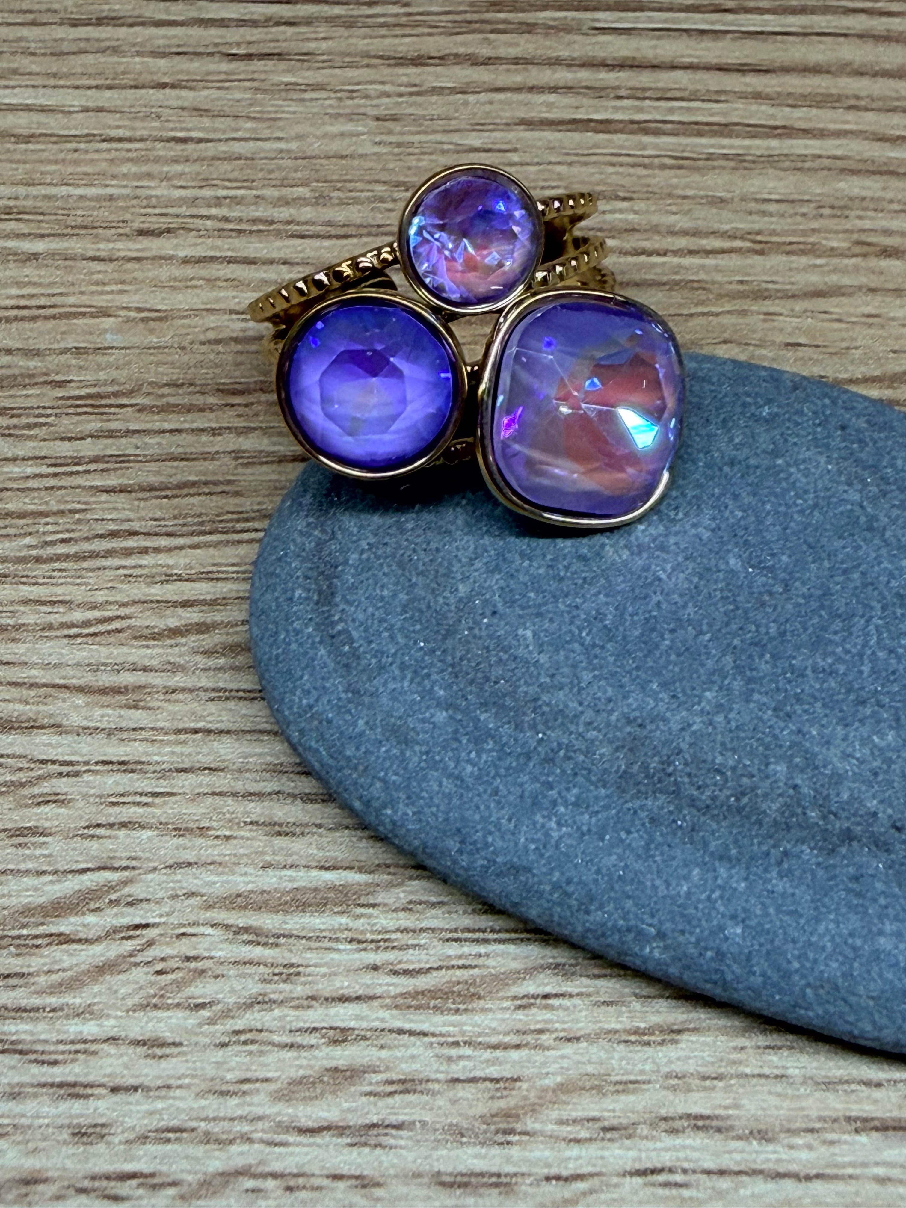 Bague Ajustable Dorée et Pierres Violets Multi-Formes