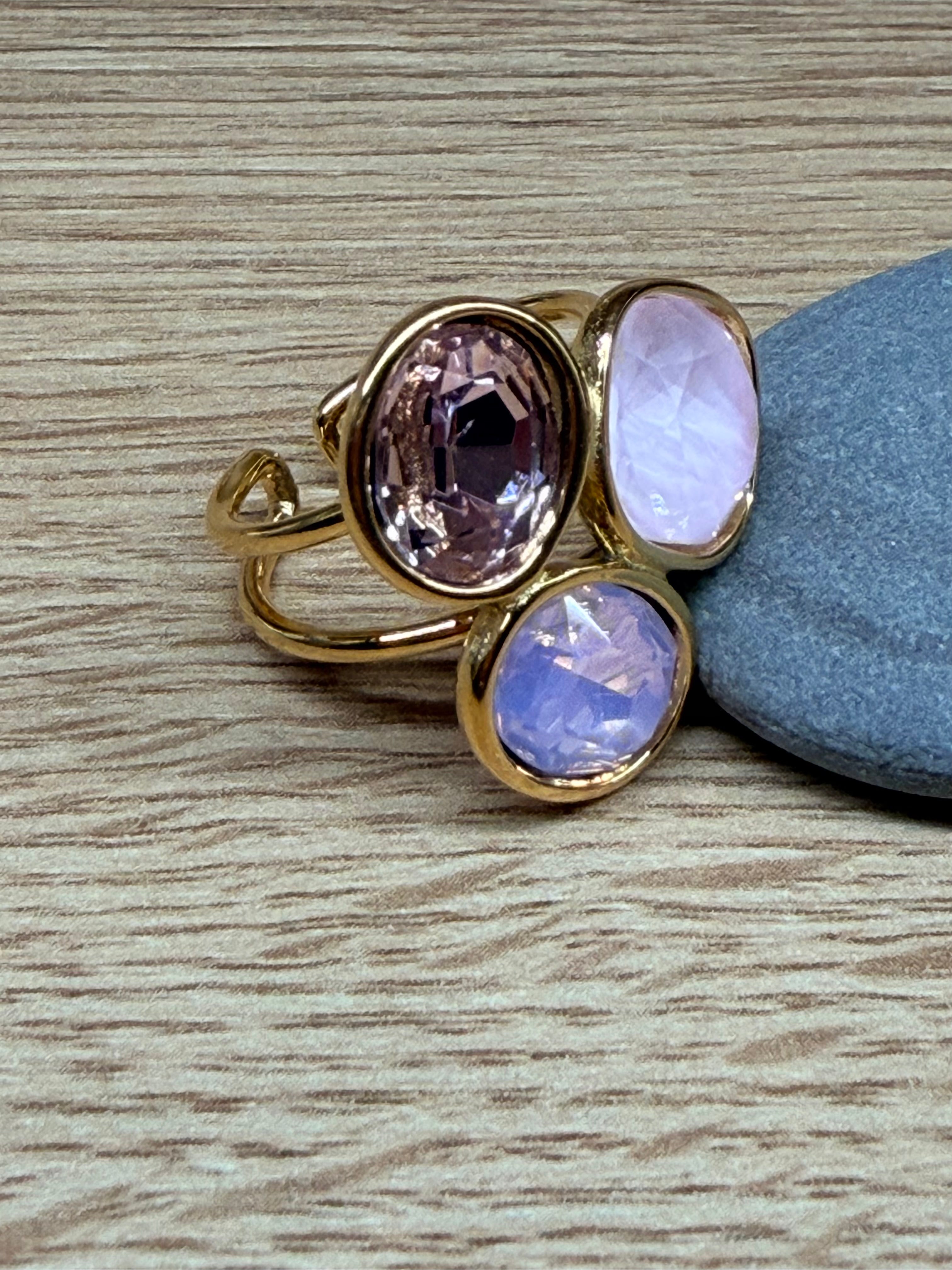 Bague Ajustable Acier Inoxydable Doré - Trois Pierres / Cabochons Tons Roses et Mauves