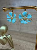 Boucles d'Oreilles Pendantes Acier Inoxydable Doré - Motifs Fleurs Bleues Nacrées