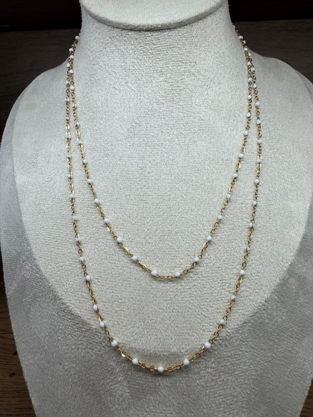 Sautoir / Collier Long Acier Inoxydable Doré et Perles Blanches