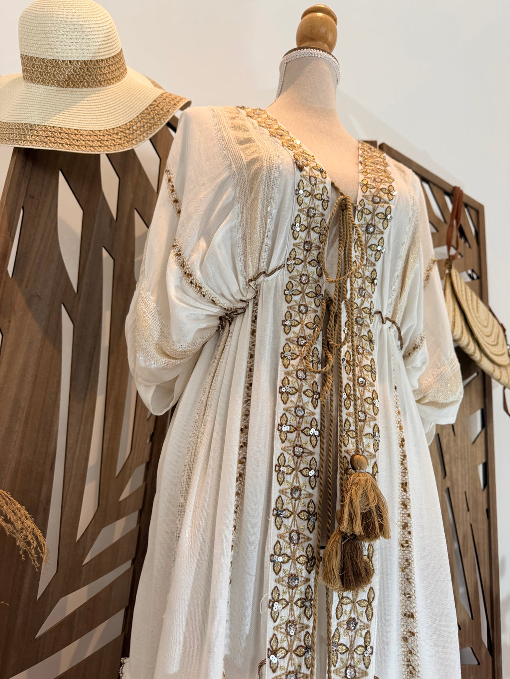 Kimono long bohème brodé – Élégance artisanale