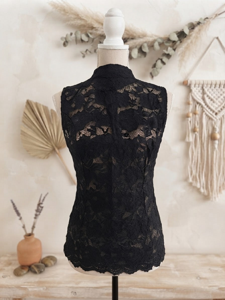 Haut en Dentelle Noire – Style Mandarin