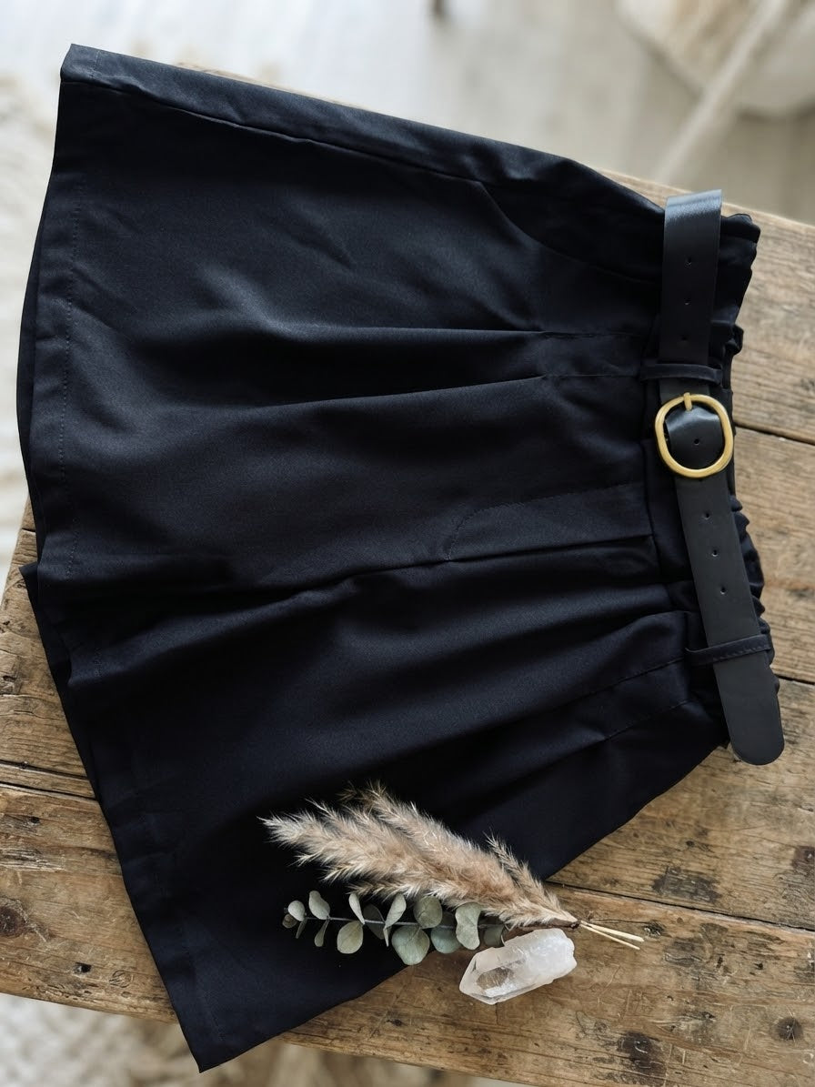 Short Noir Fluide Chic avec Ceinture
