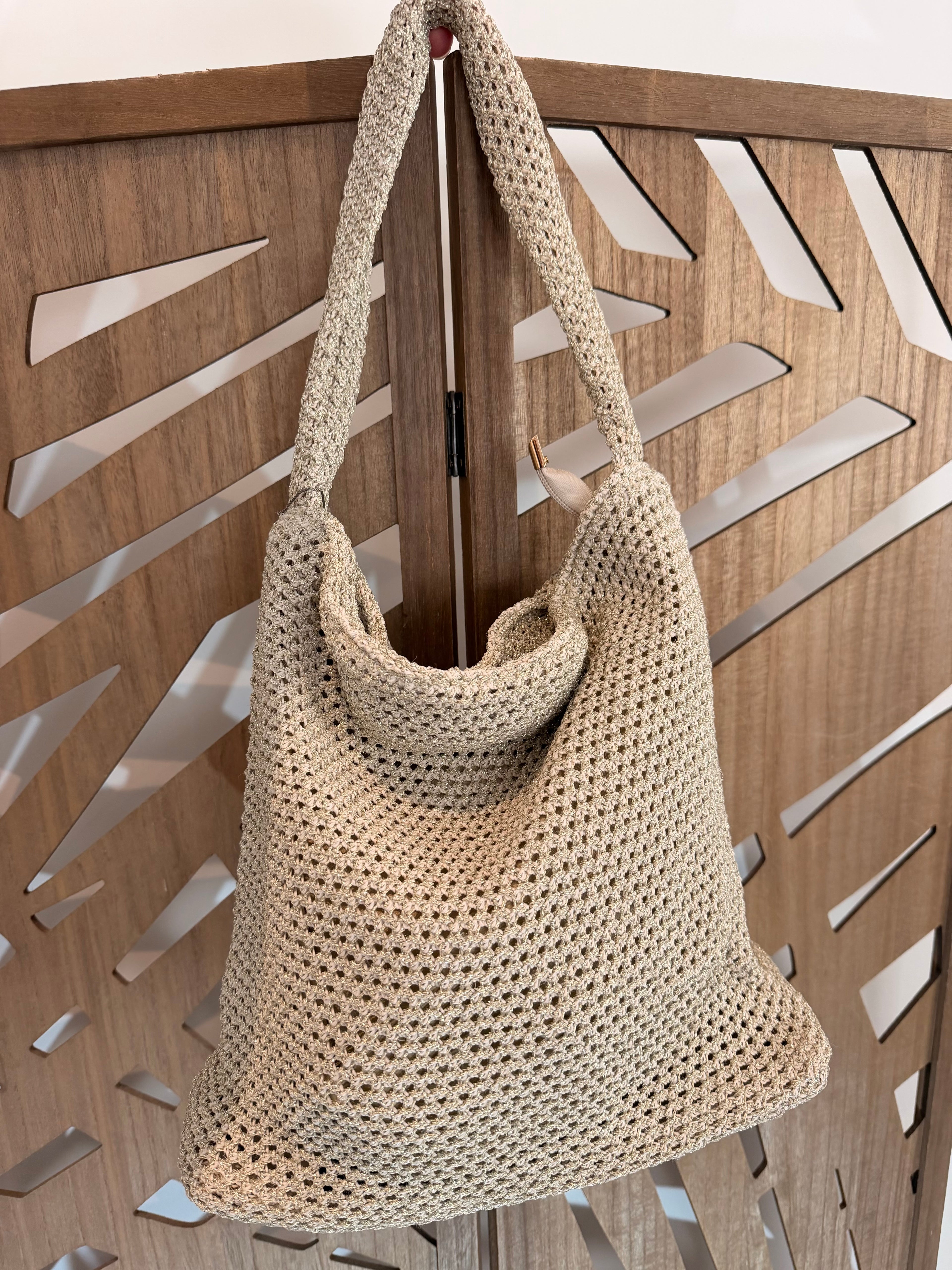 Sac en crochet scintillant avec fil doré