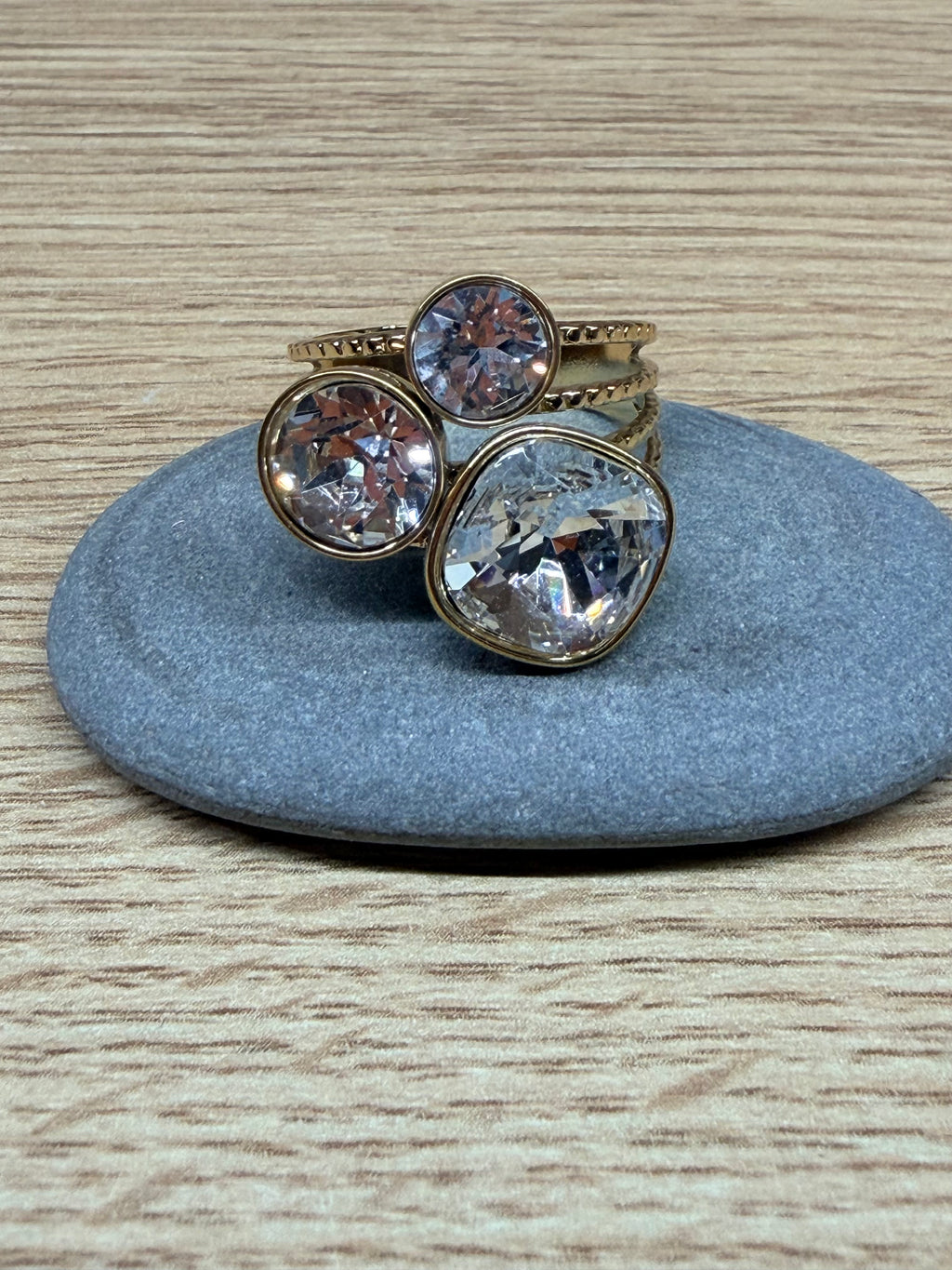 Bague Ajustable Dorée et Cristaux Scintillants Multi-Pierres