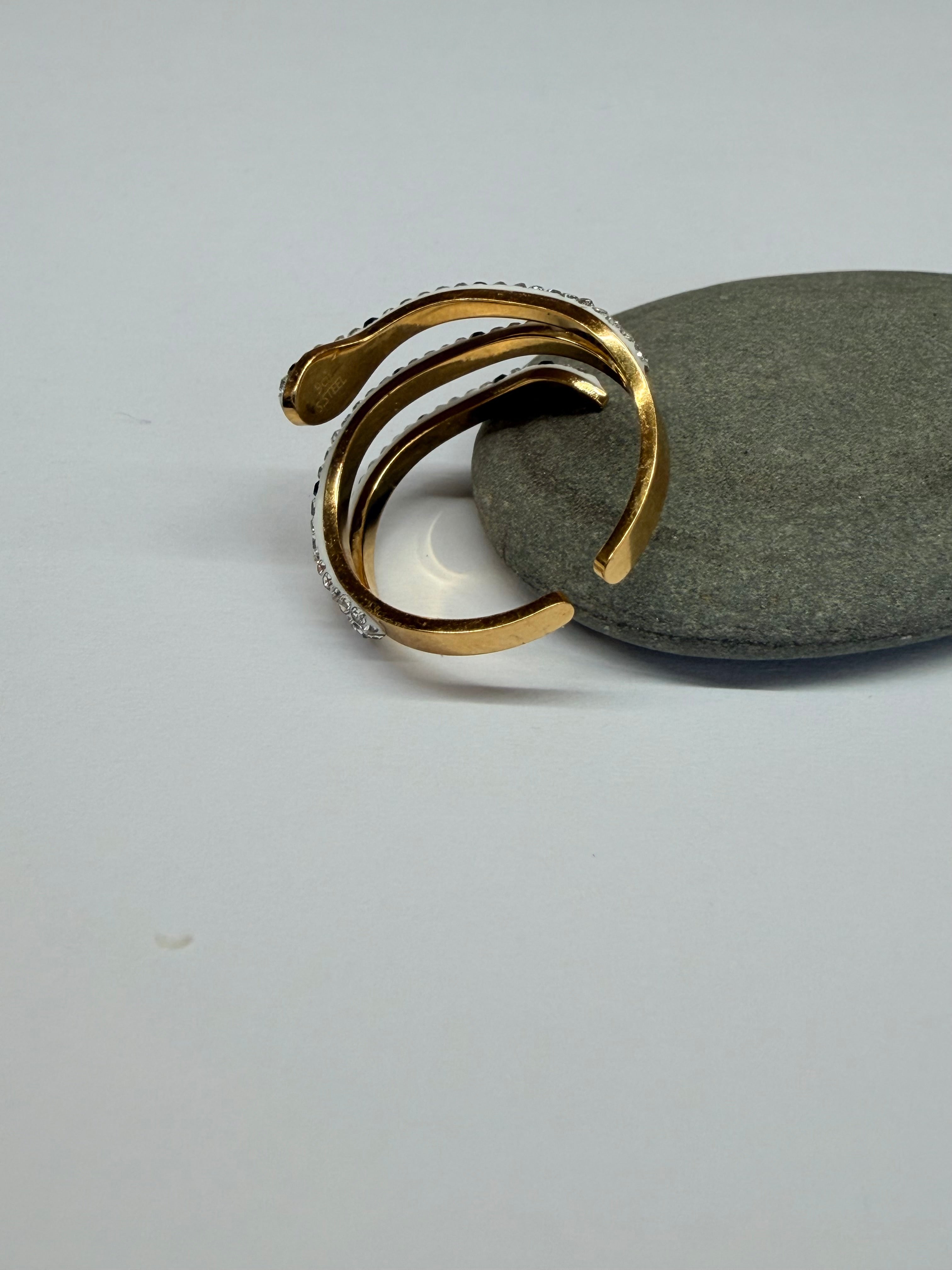 Bague ajustable Motif Serpent Dorée et Strass Blancs et Noirs