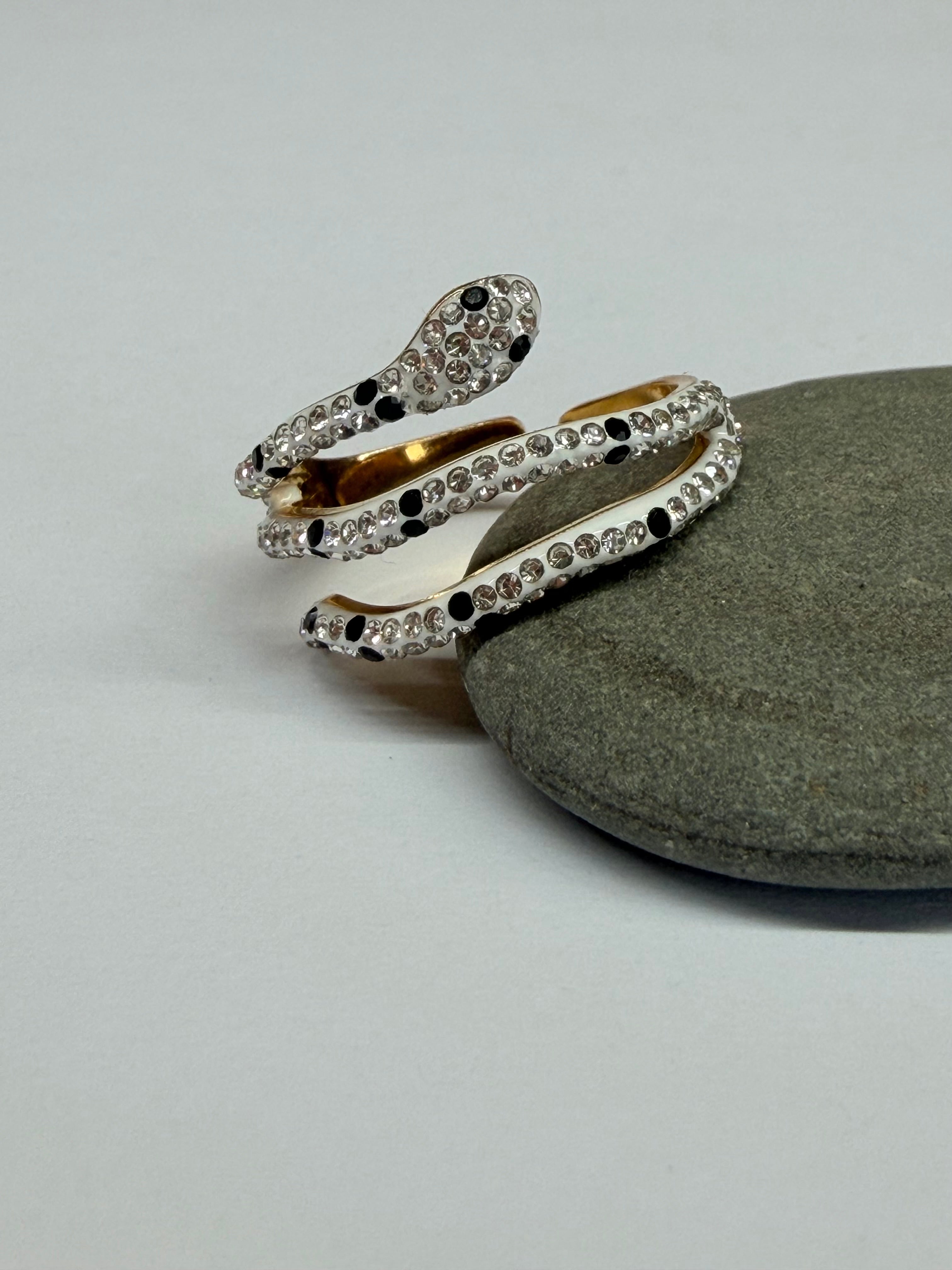 Bague ajustable Motif Serpent Dorée et Strass Blancs et Noirs