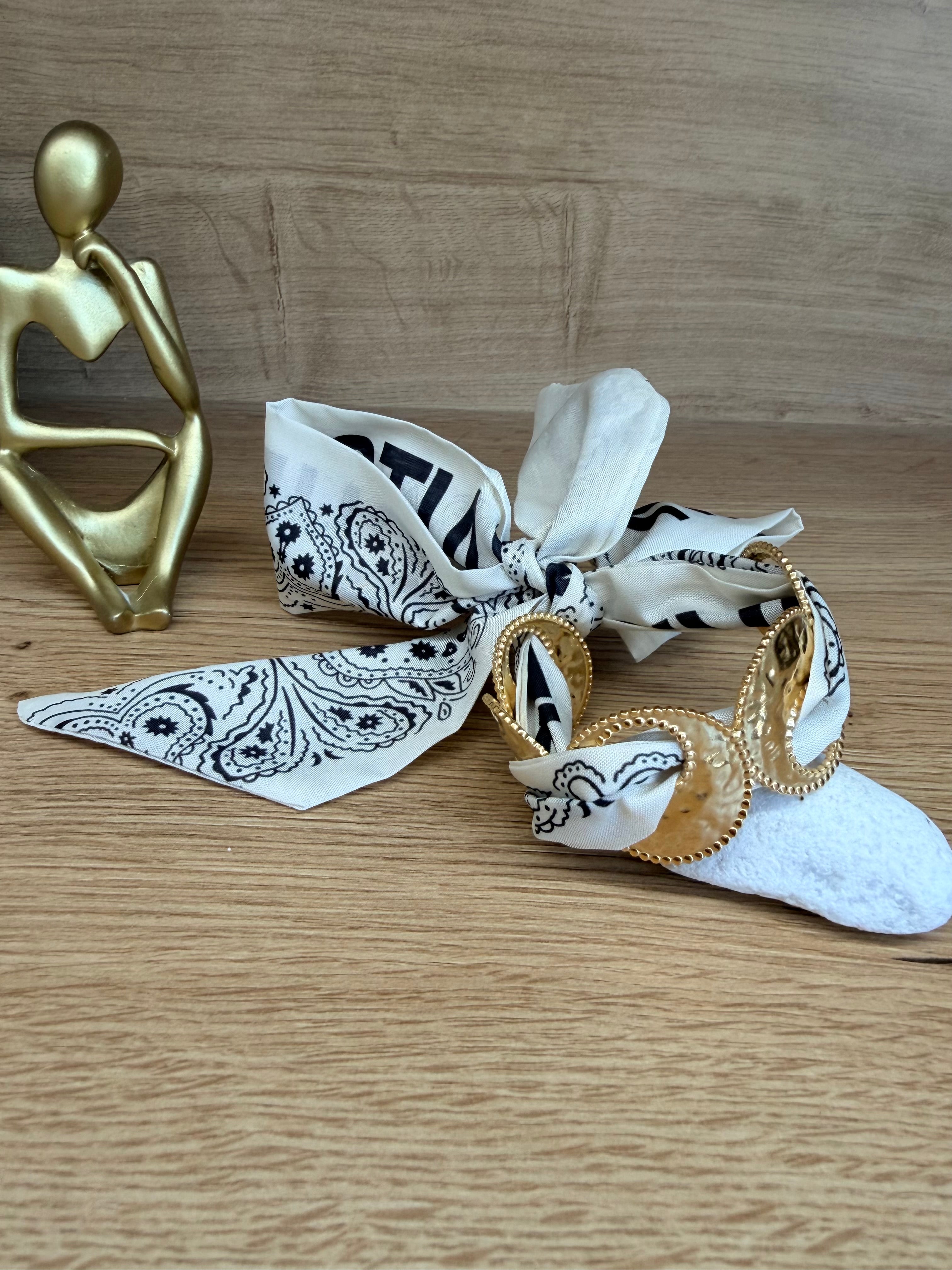 Bracelet Foulard Bandana & Anneaux Dorés – Bijou Bohème Chic