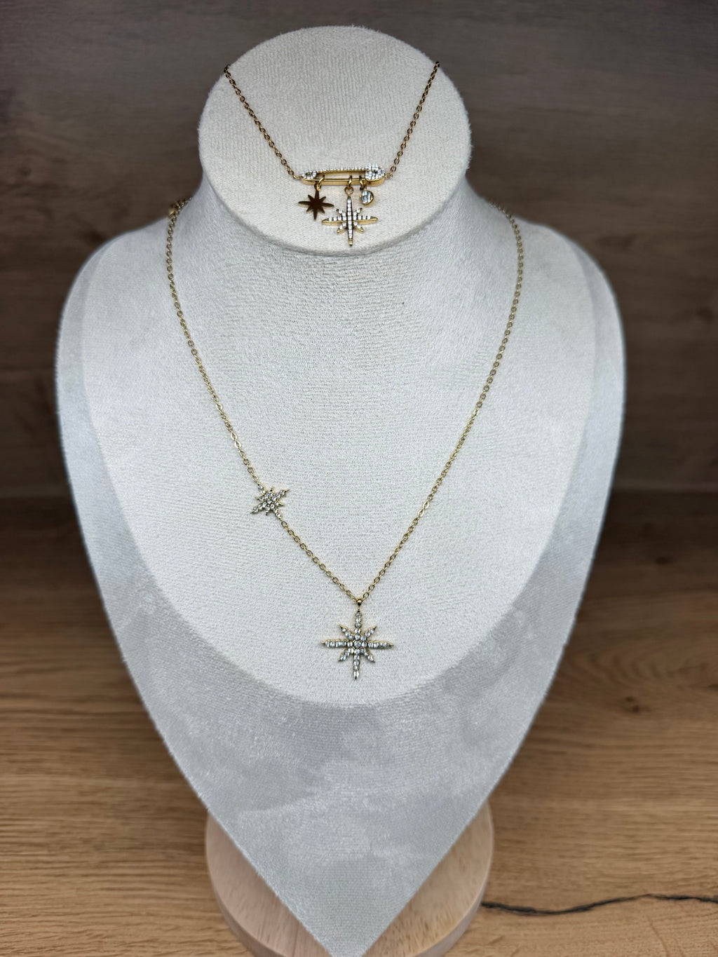 Parure Bracelet et Collier "Éclat Céleste" - Motif Étoiles et Épingle Dorée