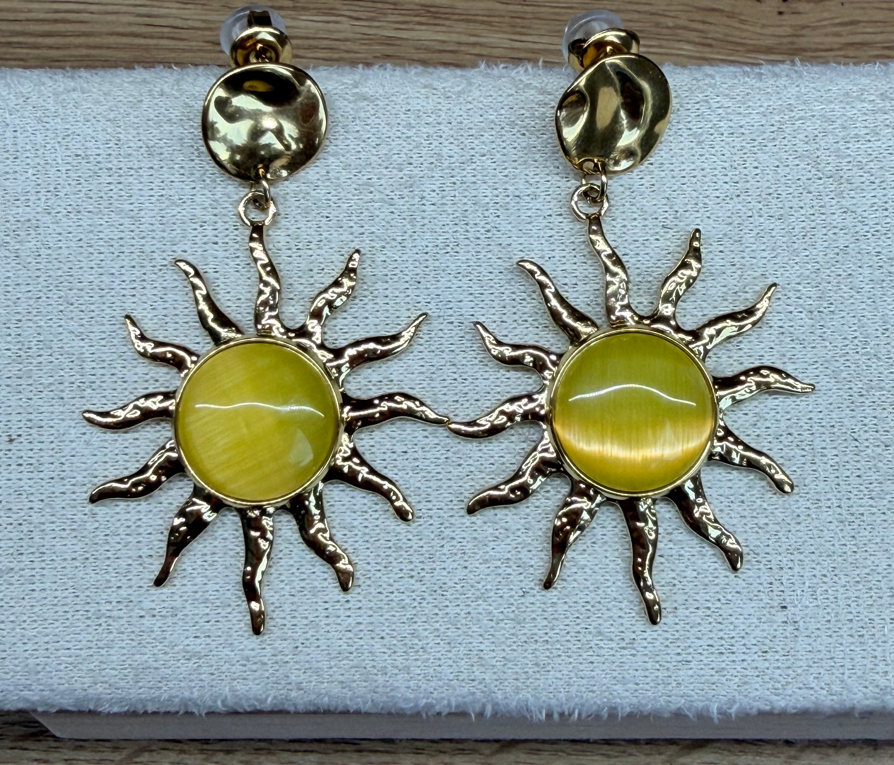 Boucles d'Oreilles Acier Inoxydable Doré et Soleil Pierre Jaune