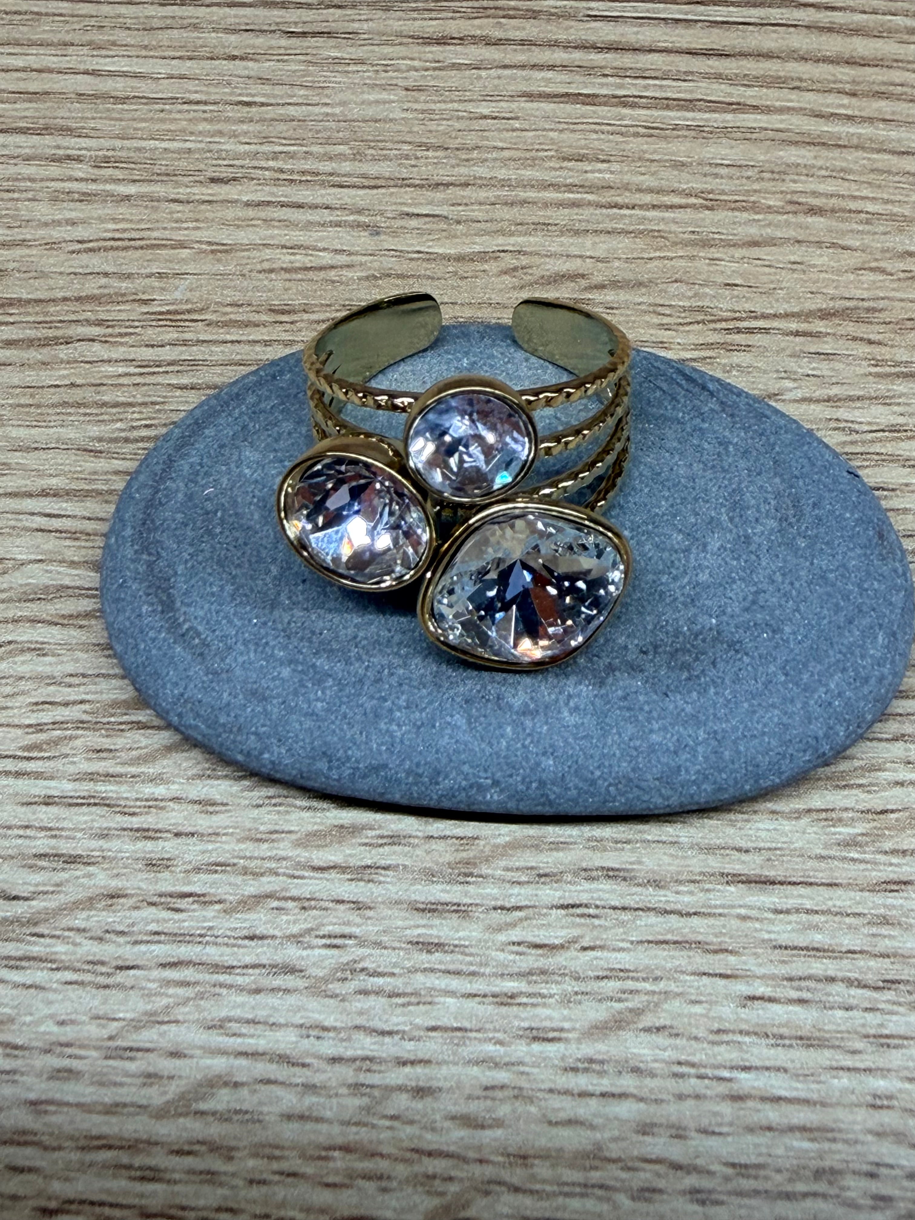 Bague Ajustable Dorée et Cristaux Scintillants Multi-Pierres