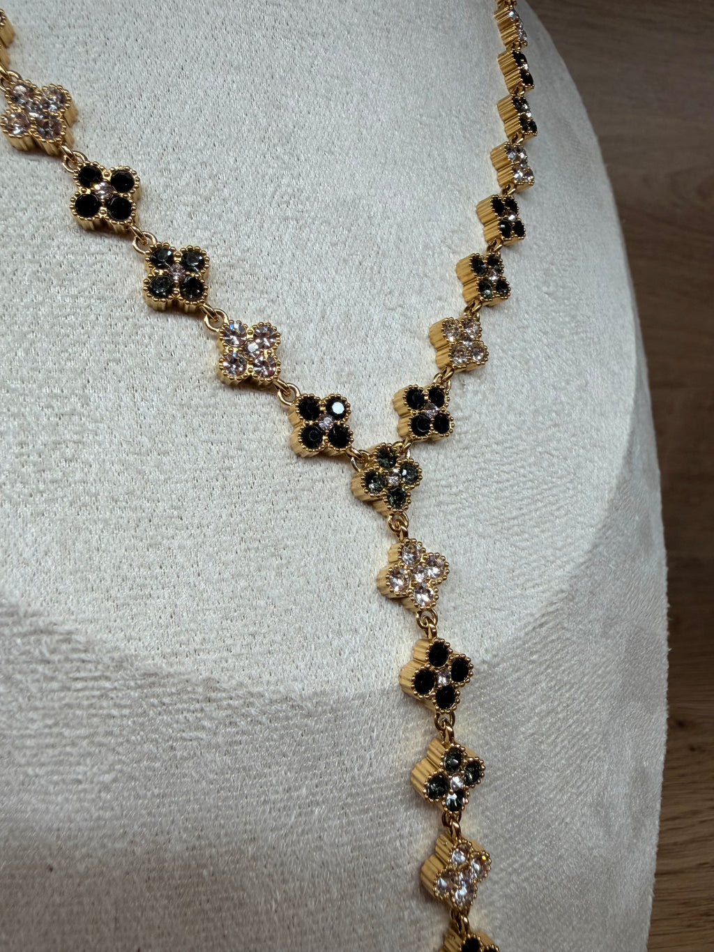 Collier Chaîne en Y Acier Inoxydable Doré - Motifs Fleurs Trèfles et Strass Noirs/Blancs