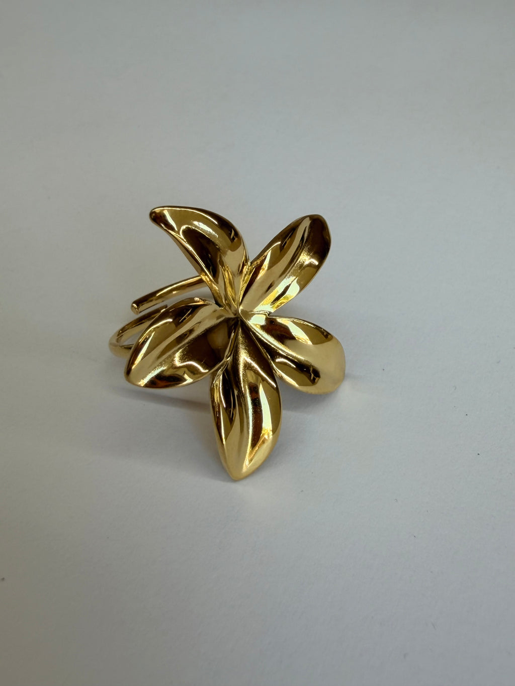 Bague Fleur Pétales – Acier Inoxydable Doré Ajustable