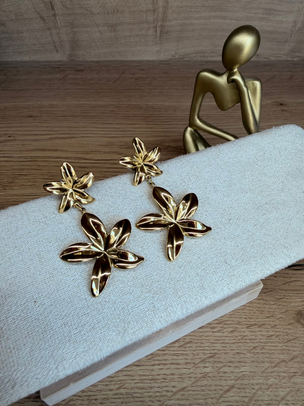 Boucles d’oreilles Pendantes Fleurs Éclatantes – Acier Inoxydable Doré