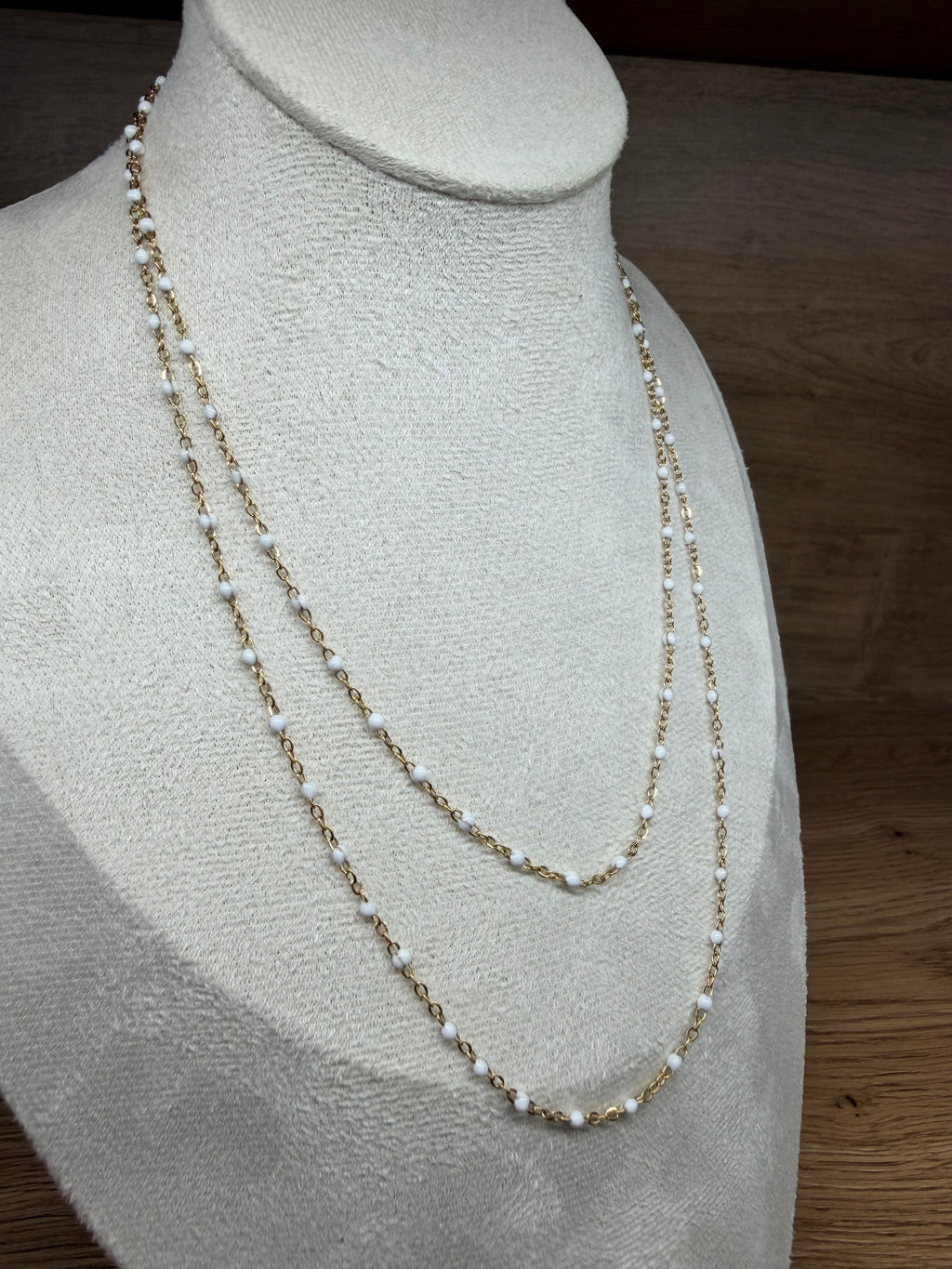 Sautoir / Collier Long Acier Inoxydable Doré et Perles Blanches