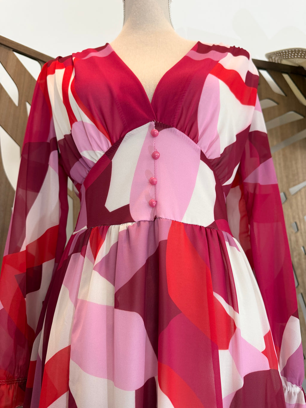 Robe Manches Longues – Motif Géométrique Rose & Rouge