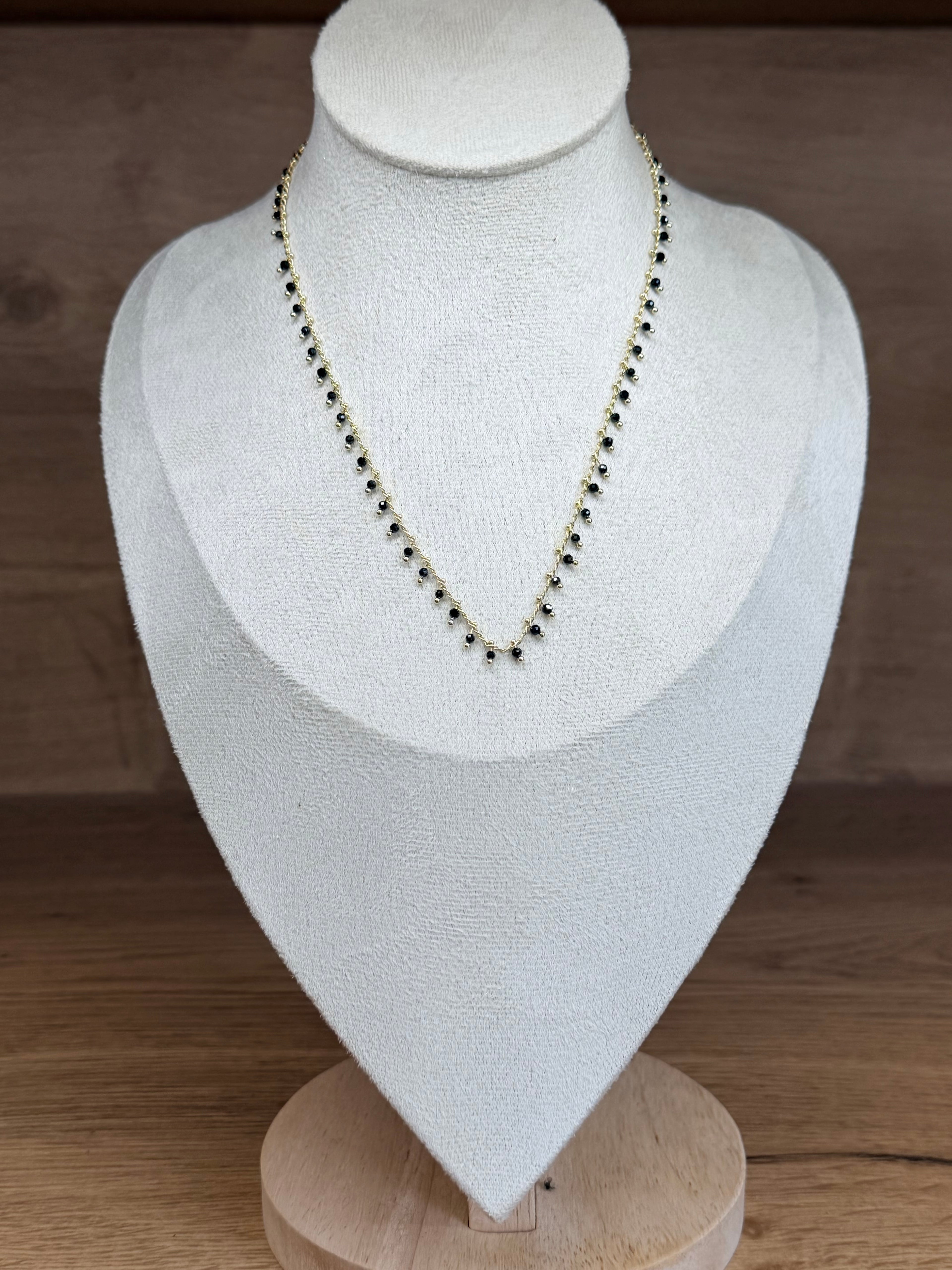 Collier Acier Inoxydable Doré et Perles Noires