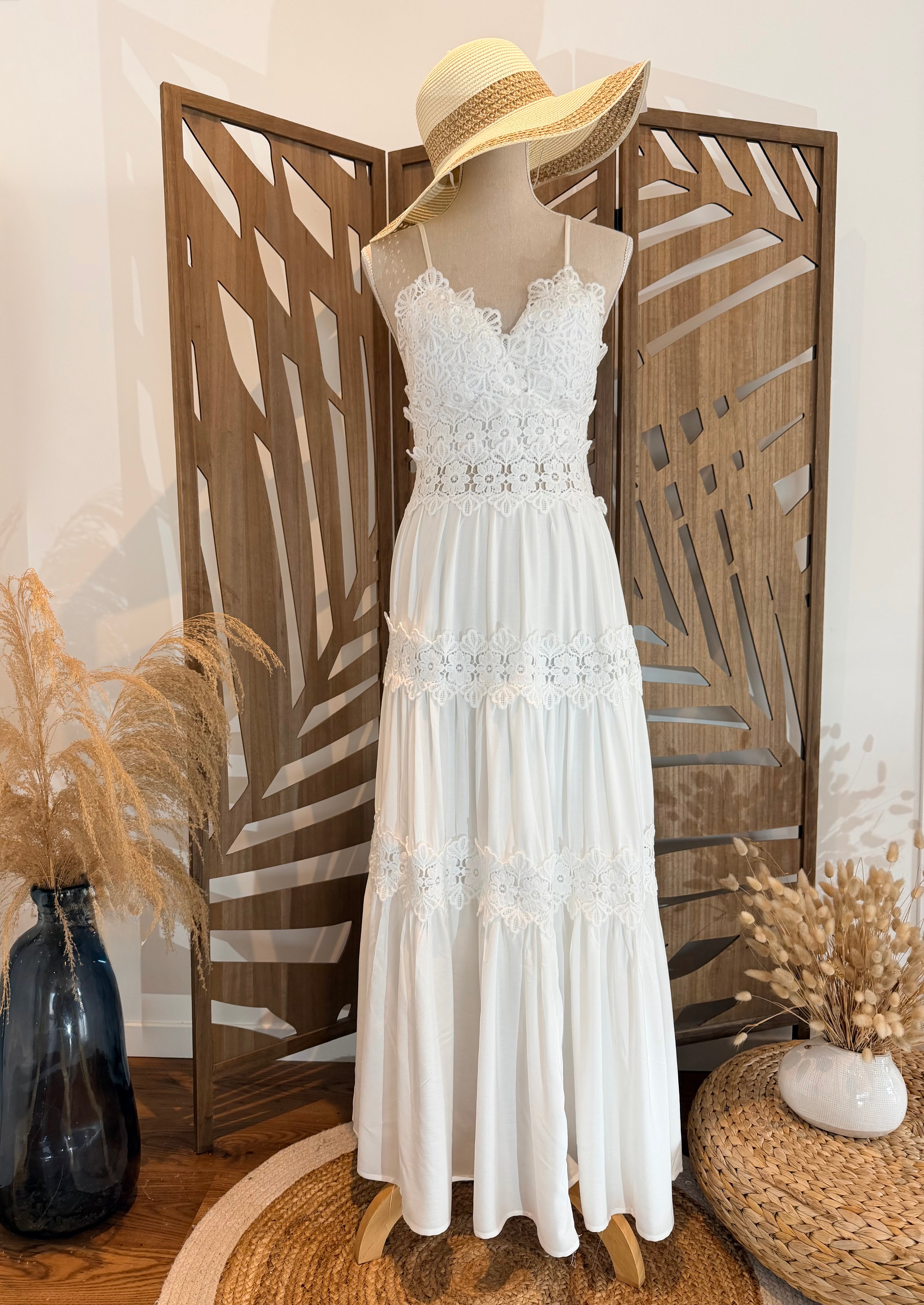 Robe longue blanche bohème – Bustier en dentelle et nœud dos nu