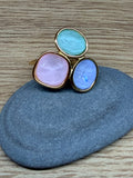 Bague Ajustable Acier Inoxydable Doré - Trois Pierres / Cabochons Multicolores Pastels