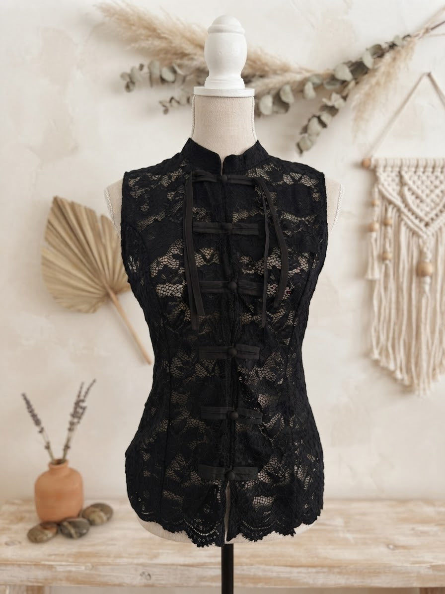 Haut en Dentelle Noire – Style Mandarin