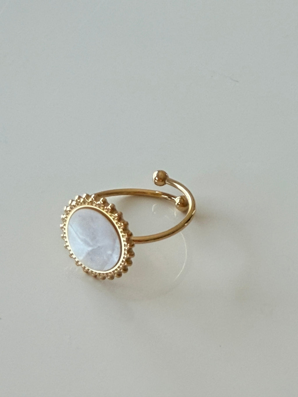 Bague Ajustable Dorée – Nacre