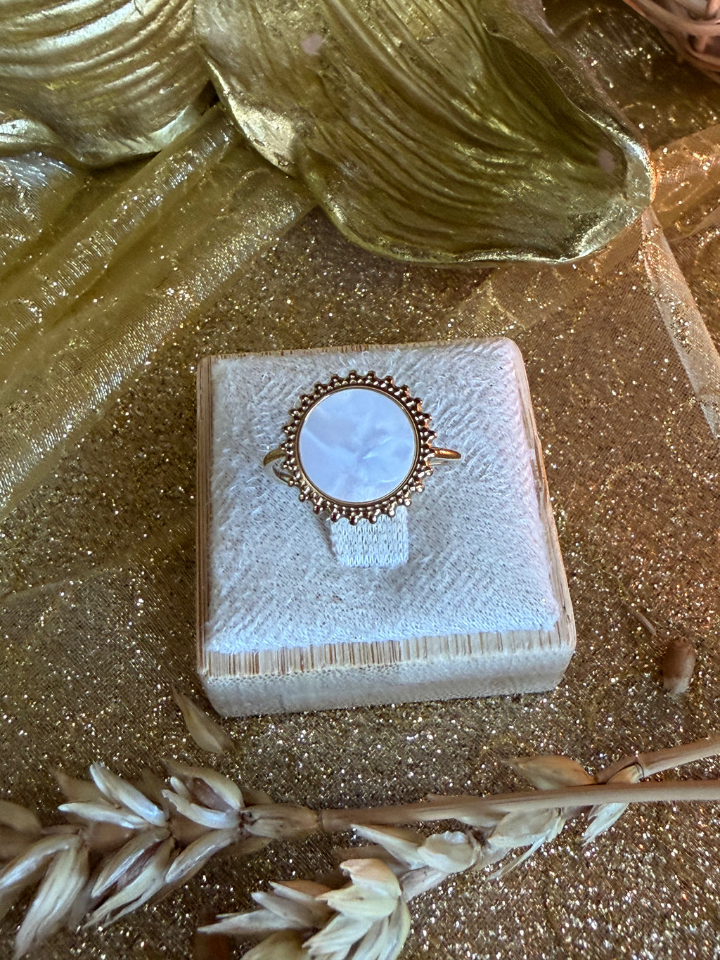 Bague Ajustable Dorée – Nacre